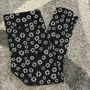 No Boundaries High-Rise Crop Leggings - Black and White Floral